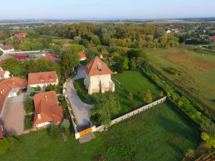 Kula-Torony, Hungary